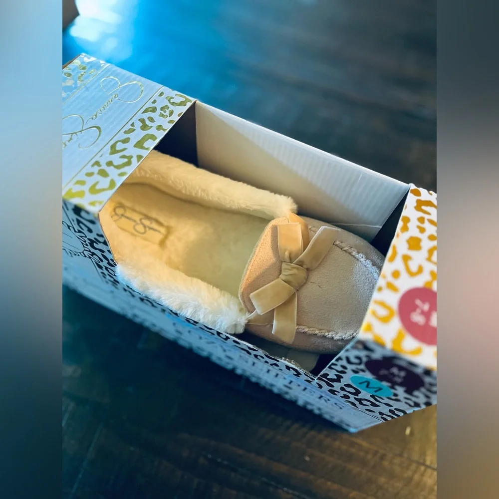 Jessica Simpson”NEW” Cozy Slippers M 7/8 - Picture 2 of 5